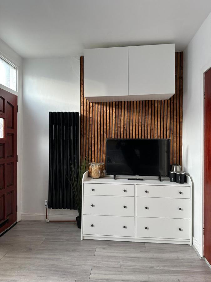 Modern En Suite Bedroom Close To City Centre 利兹 外观 照片