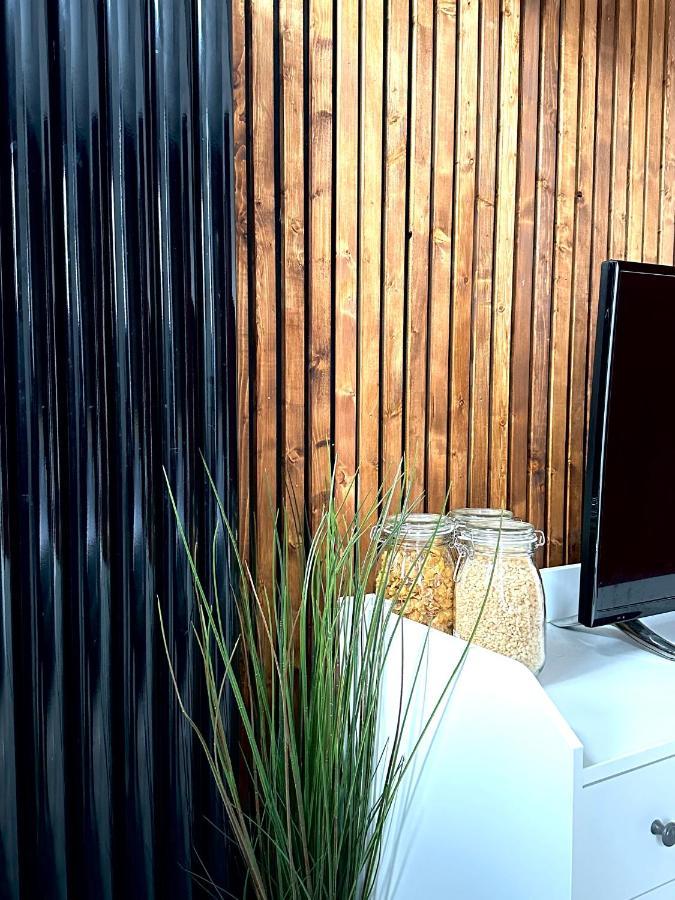 Modern En Suite Bedroom Close To City Centre 利兹 外观 照片